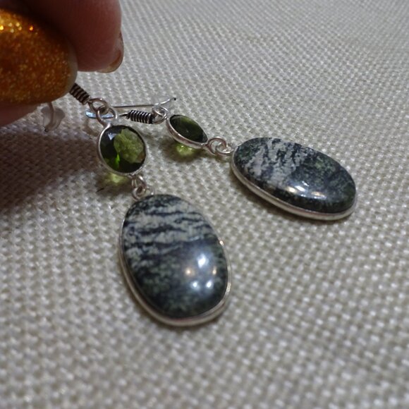 Natural VARICSITE JASPER & OLIVE TOPAZ Handmade Sterling 925 Dangle Earring 651C - Picture 2 of 3